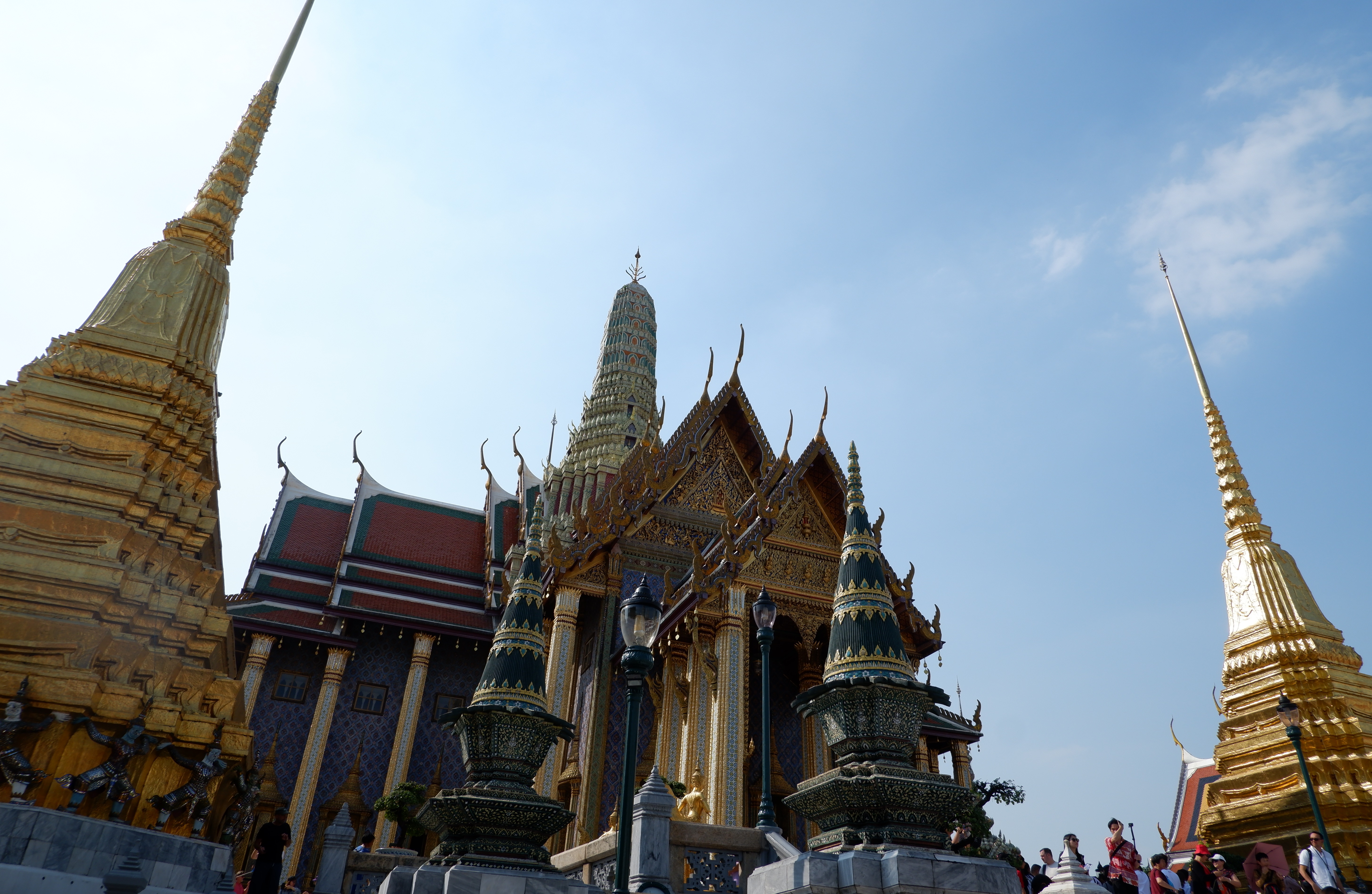 燦然と輝く「ワットプラケオ(エメラルド寺院)」