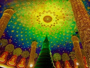 エメラルド色の仏舎利殿がインスタ映え「ワットパクナム」