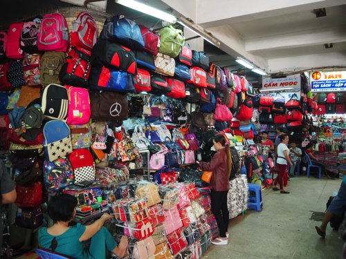 エネルギッシュな中国人街・チョロン地区 最大のビンタイ市場へご案内.