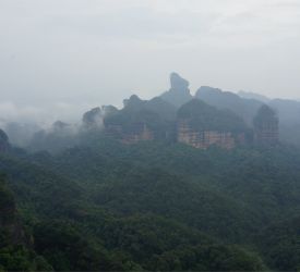 ロープウェイを利用して、一気に山頂の「韶音亭」へ