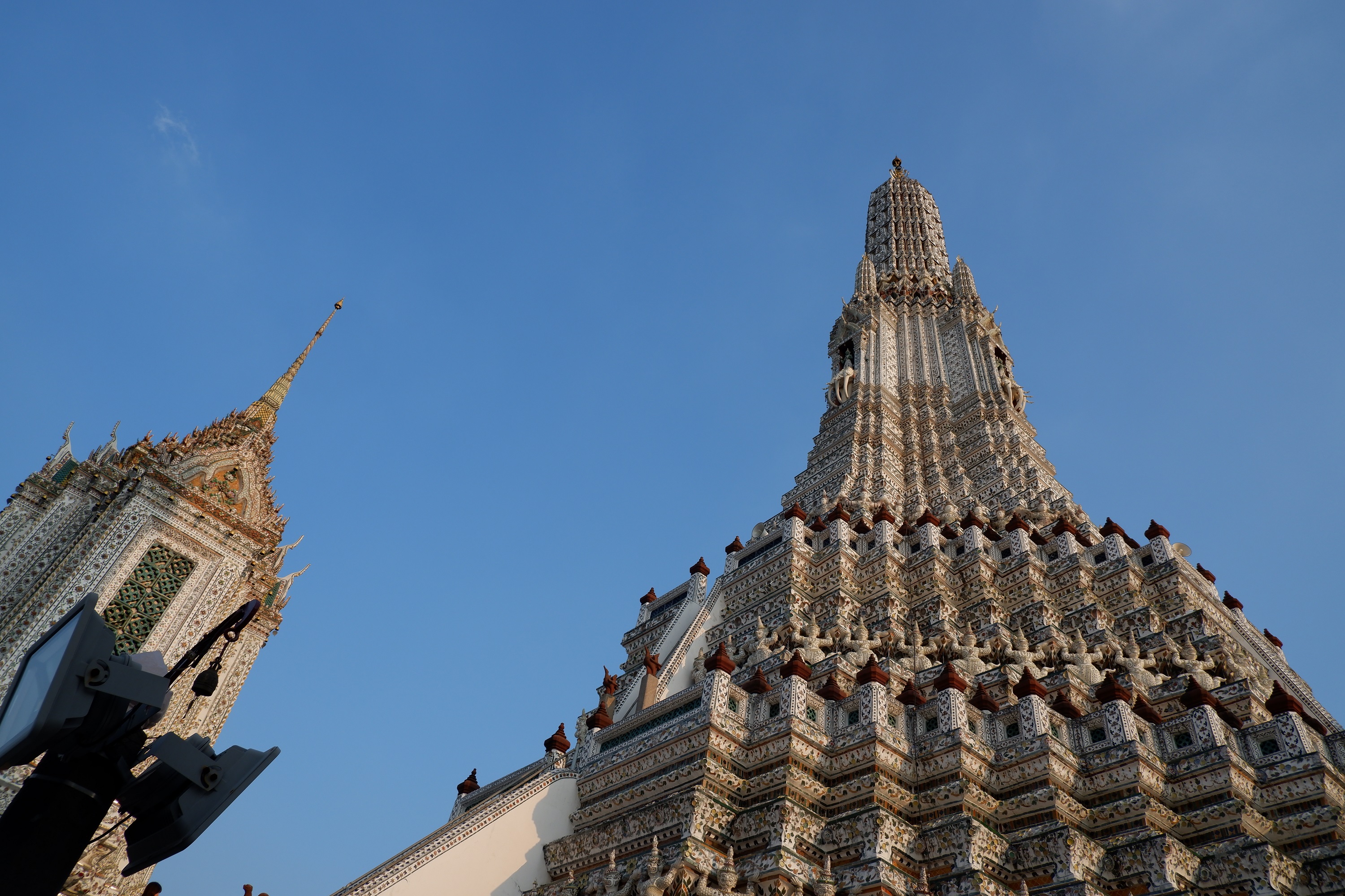 トンブリ王朝をしのぶ『ワットアルン(暁の寺院)』へご案内