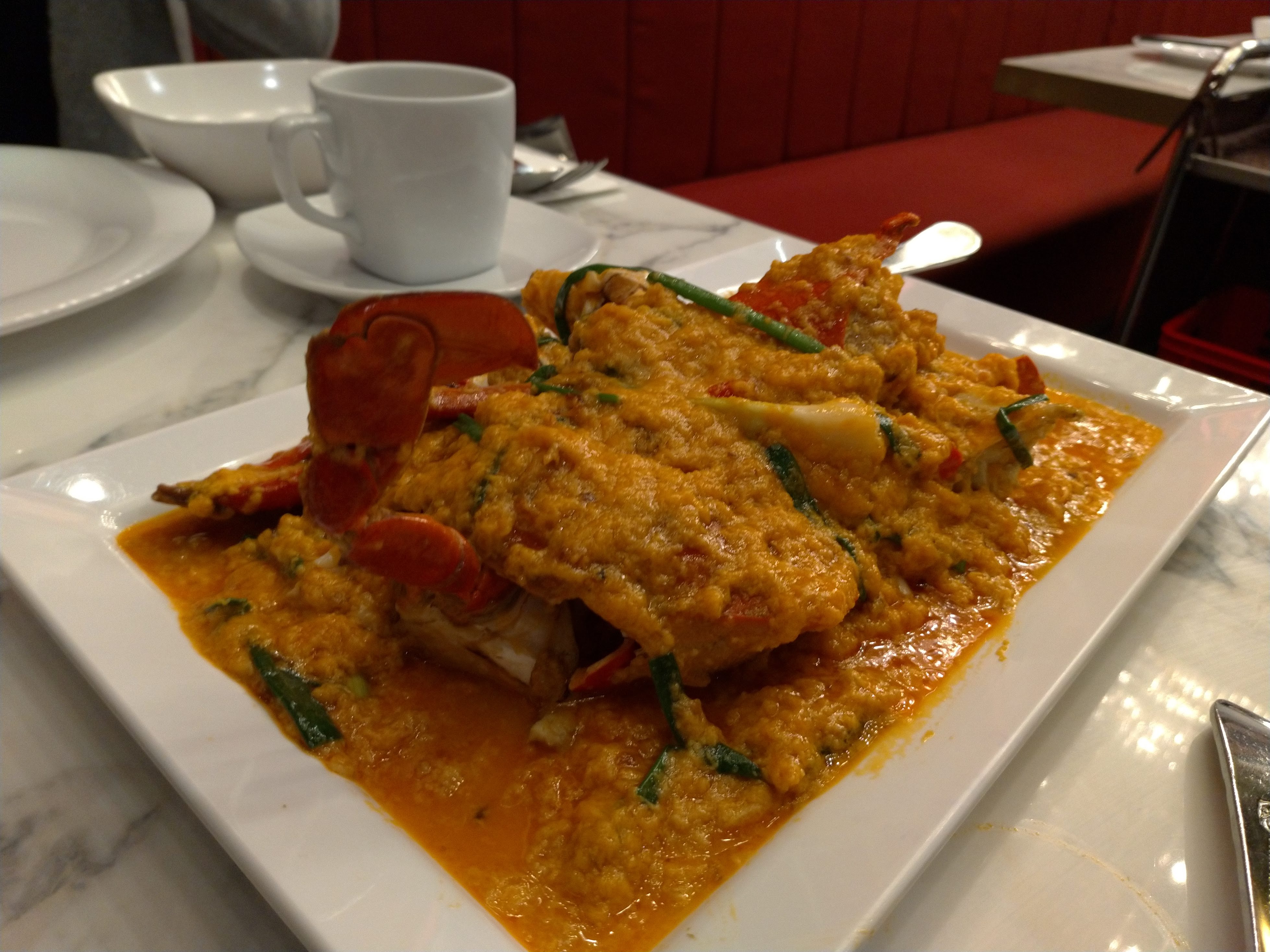 レストランにてご昼食後、ホテルまたは指定場所へお送りします。