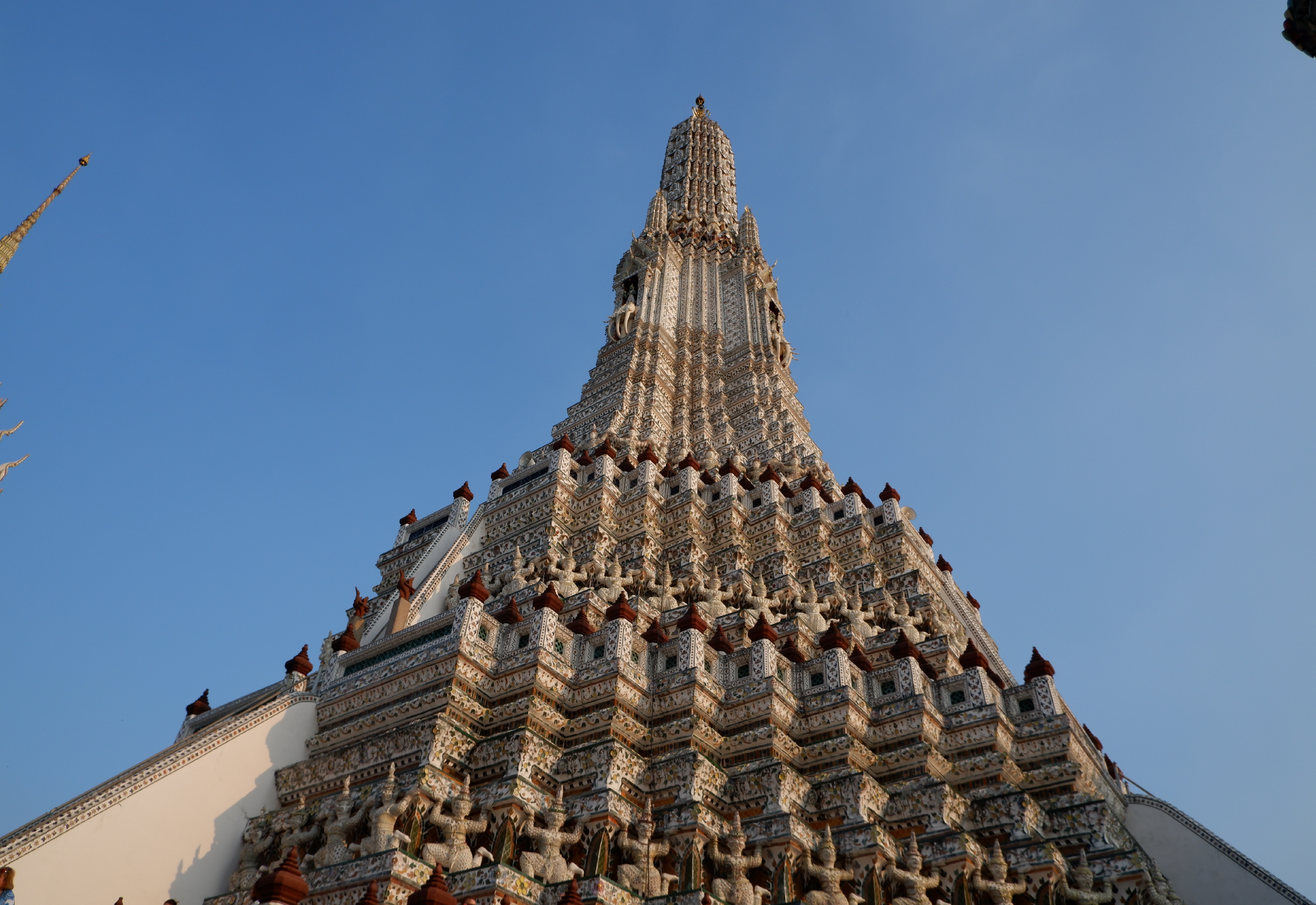 トンブリ王朝をしのぶ『ワットアルン（暁の寺院)』