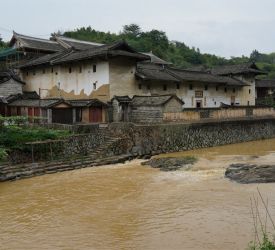 世界文化遺産登録された土楼群の１つ、華安の「大地土楼群」へ向け出発