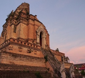 チェンマイ寺院観光（ワットチェディルアン・ワットプラシン・ワットスアンドーク・チェンマイ文化会館）