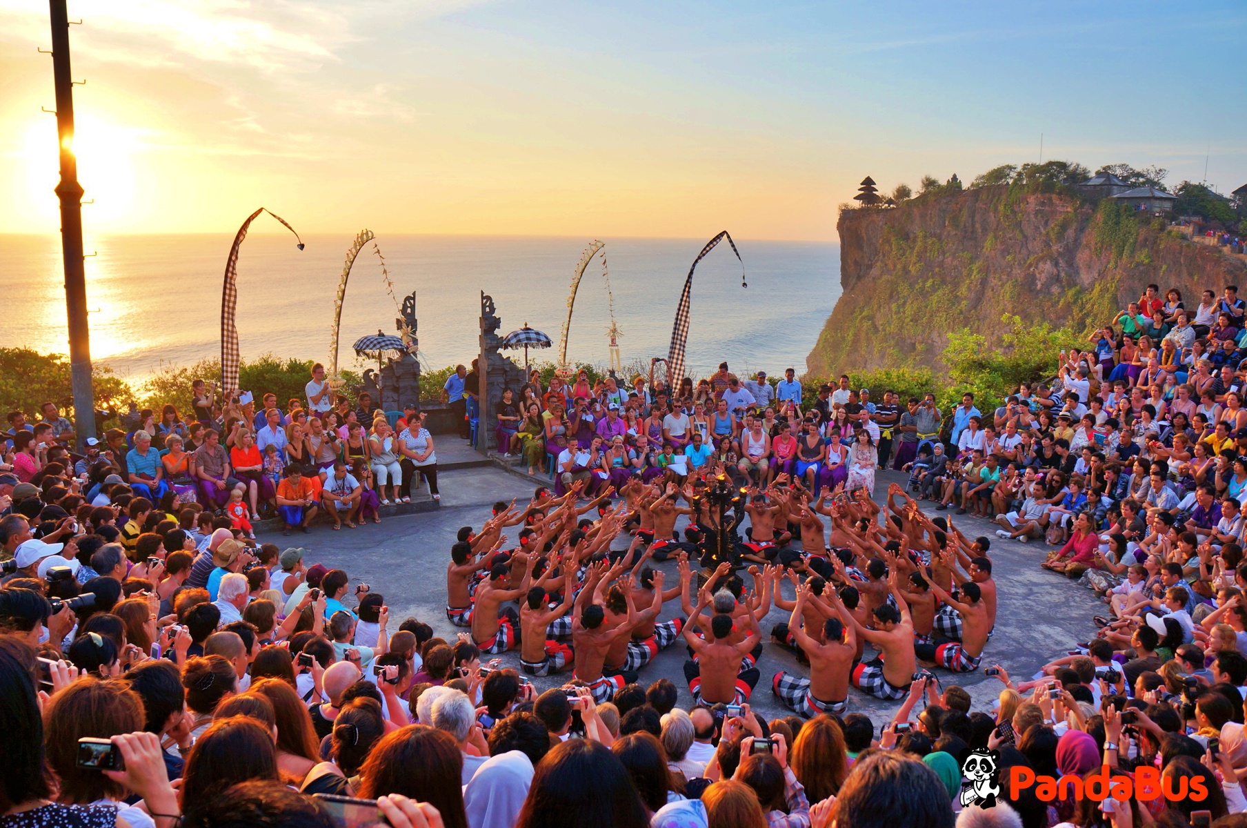 三大舞踊の一つ『ケチャックダンス』鑑賞