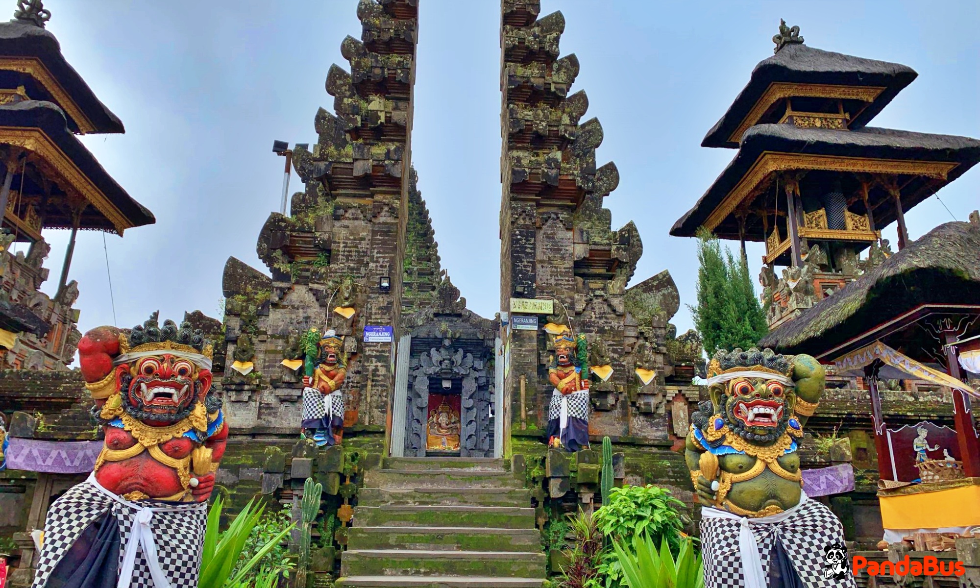 世界遺産『ウルンダヌバトゥール寺院』バトゥール湖の守護神を祀る寺院