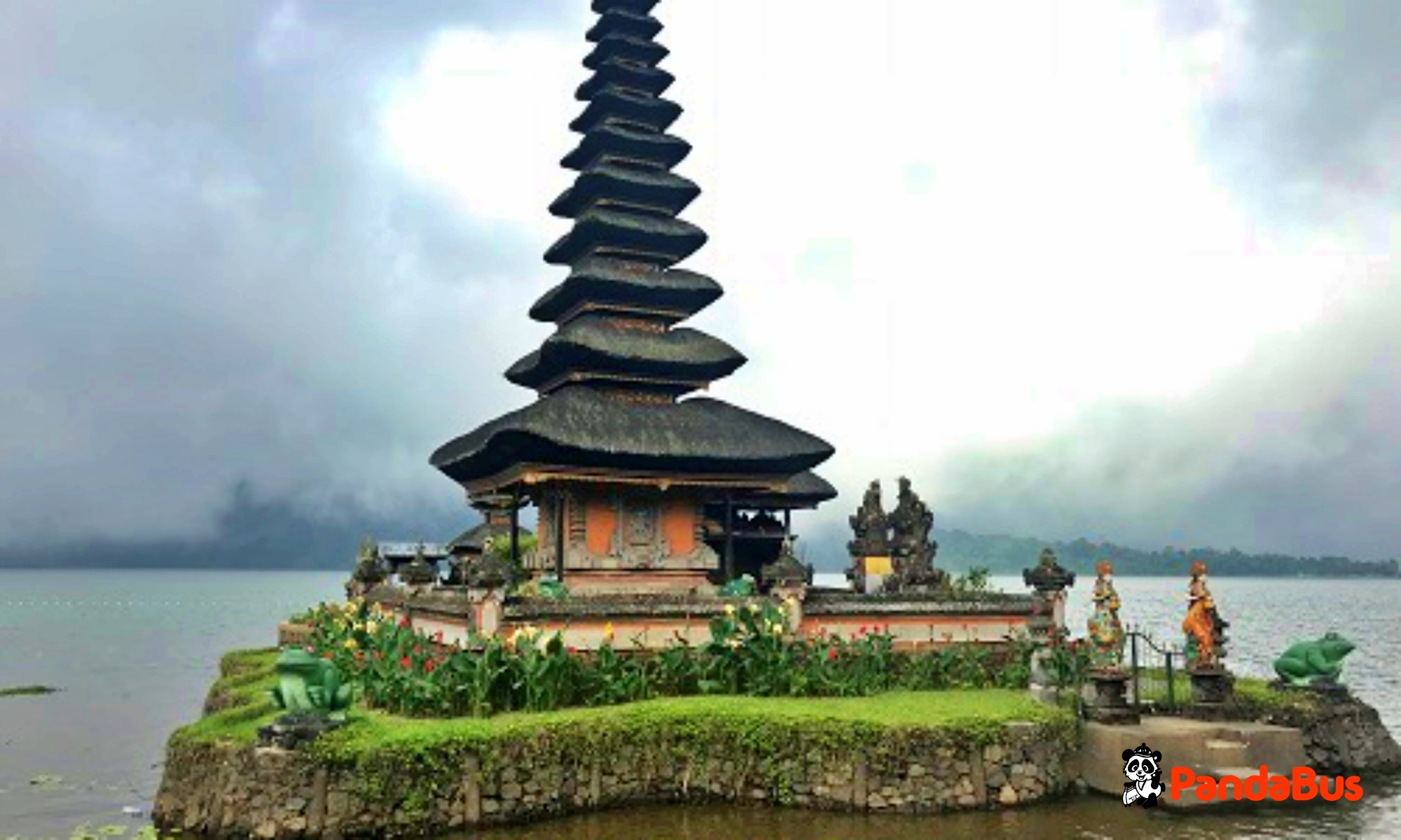 湖に浮かぶ神秘のお寺『ウルンダヌブラタン寺院』見学（約30分）