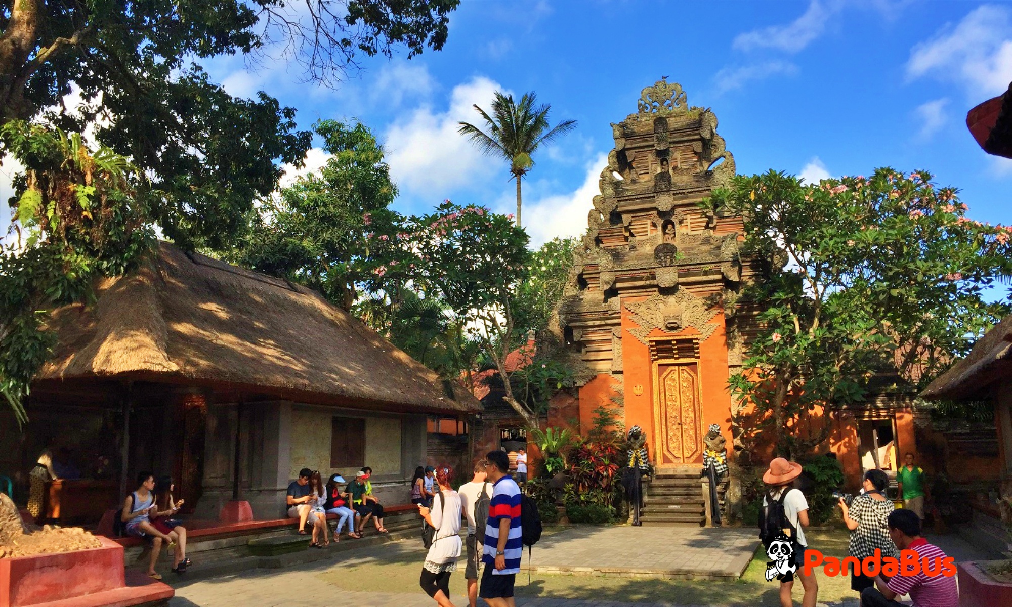 ウブド王宮（約10分）