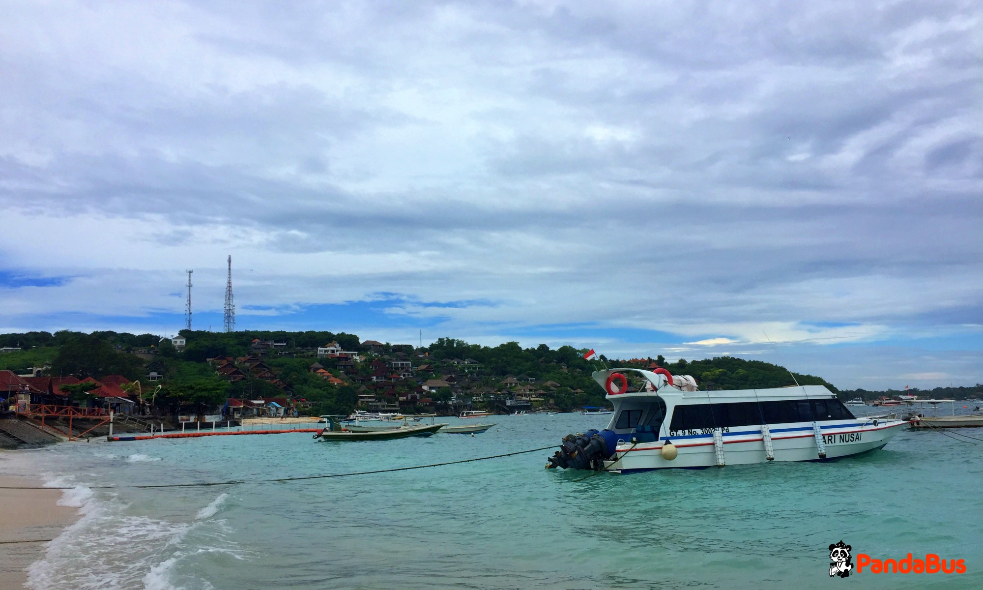 サヌール港へ到着