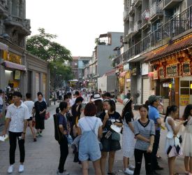 コロンス島一番の繁華街「龍頭路」散策