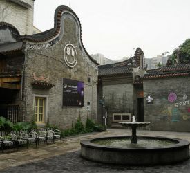 「嶺南天地」にて自由散策・郷土料理の昼食