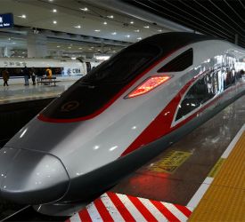 高速鉄道【G80】にご乗車になり、広州南駅へ向けて出発