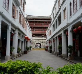 潮州市街に到着後、潮州旧城跡地・潮州牌坊街にて食べ歩き＆散策