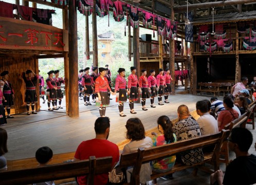 龍勝 ヤオ族長髪民族ショー イメージ