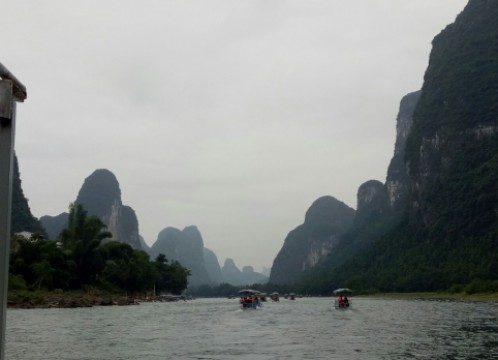 桂林漓江下り　いかだ船　イメージ