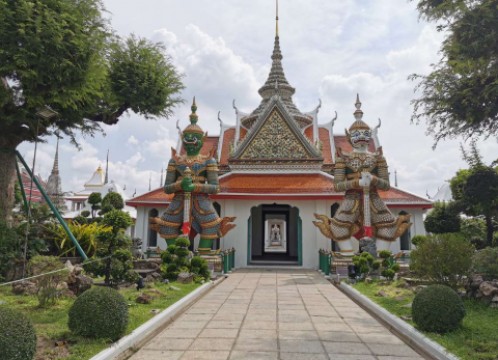 ワットアルン(暁の寺院)
