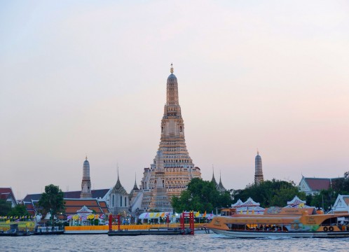 ワットアルン(暁の寺院)