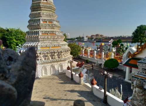 ワットアルン（暁の寺院)
