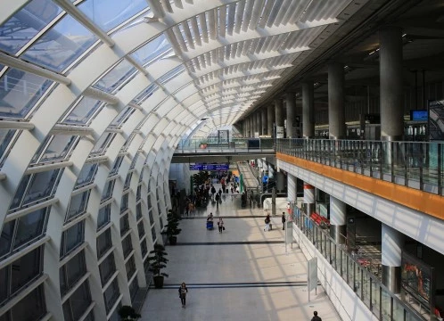 深セン郊外ー香港国際空港 送迎車手配＜ガイド付き選択可/ワゴン・マイクロバス・大型バス＞