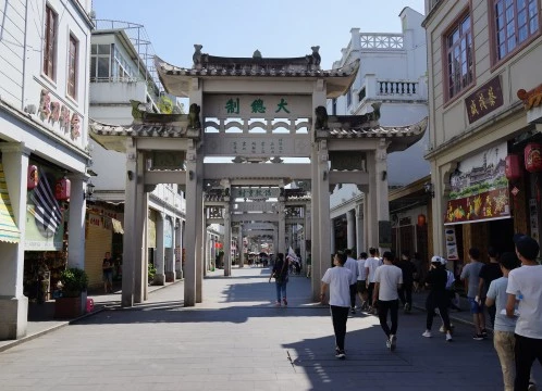 華僑の故郷、潮州 日帰り1日ツアー ～PandaBus プラチナセレクション~＜終日/高速鉄道/専用車/名店の昼飲茶付き/日本語ガイド＞