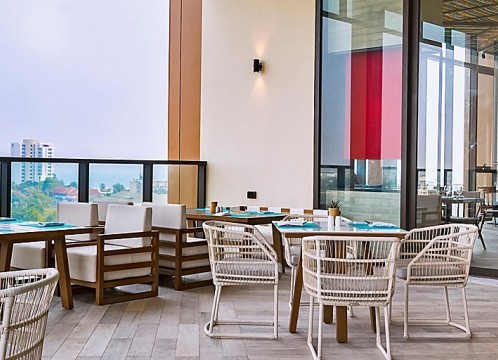 HOLIDAY INN VANA NAVA